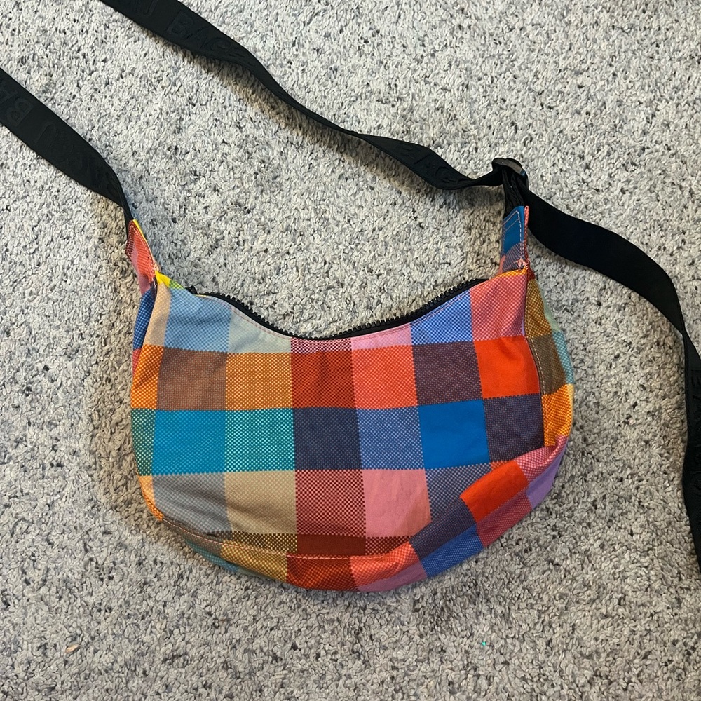 Baggu small crescent in madras print